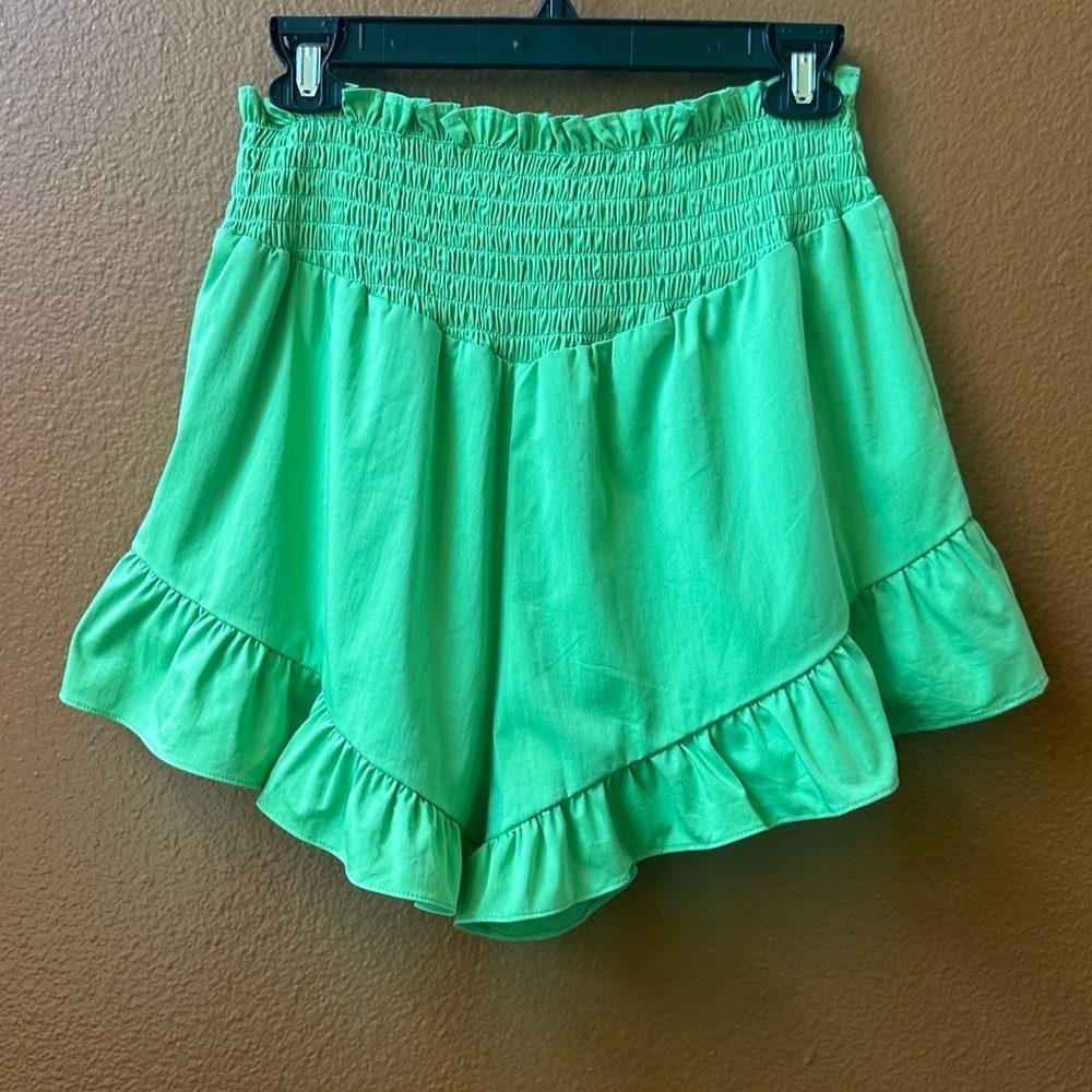 NWT! Camila Coelho Green “Brittany”Ruffle High Waist Shorts Size Medium - Picture 8 of 9